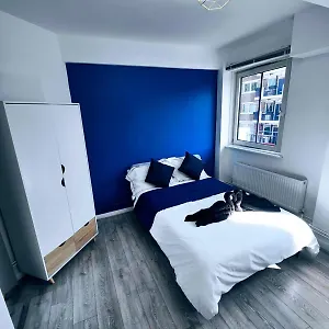 Bright 1 Bed Flat Near Bridge Apartamento